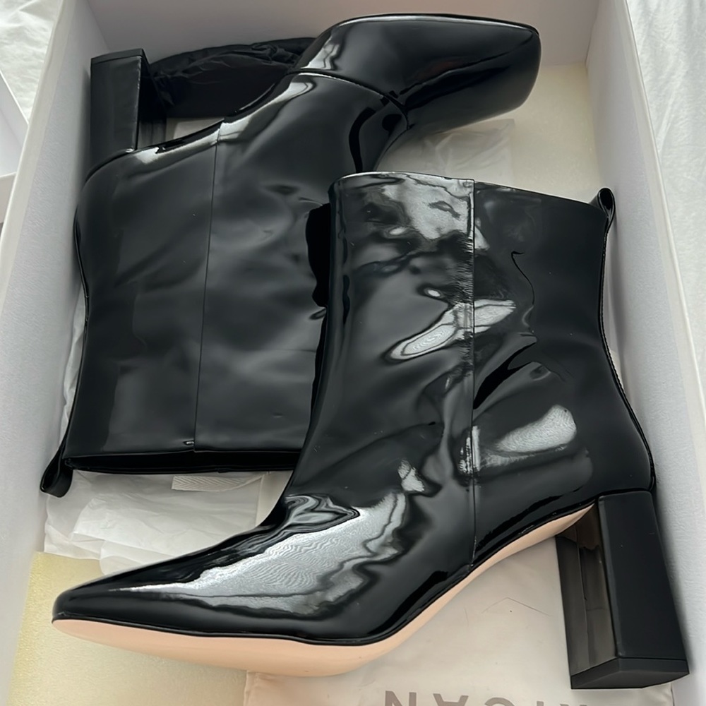 NWT size 10.5 Good American ankle high boots.
